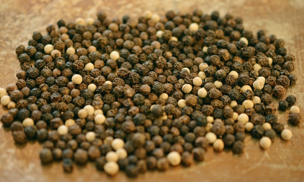 peppercorns, pepper, black pepper-1992412.jpg